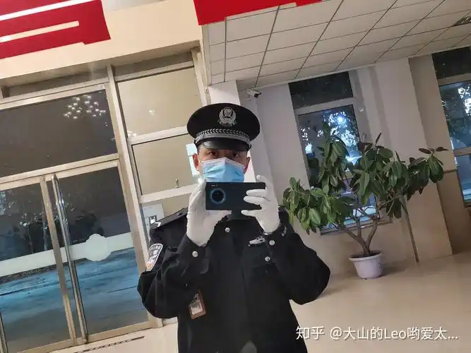 你第一次戴白手套有什么感觉吗
