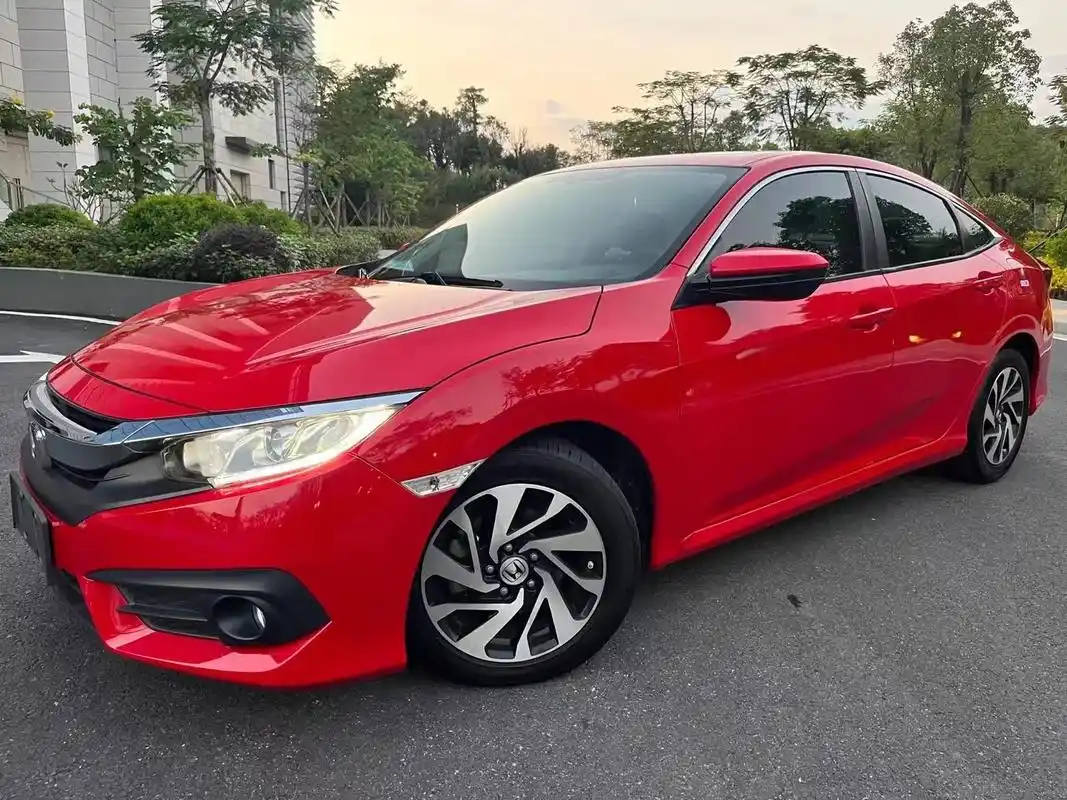 红色的思域最好看[色][色],18年上牌本田思域,1.