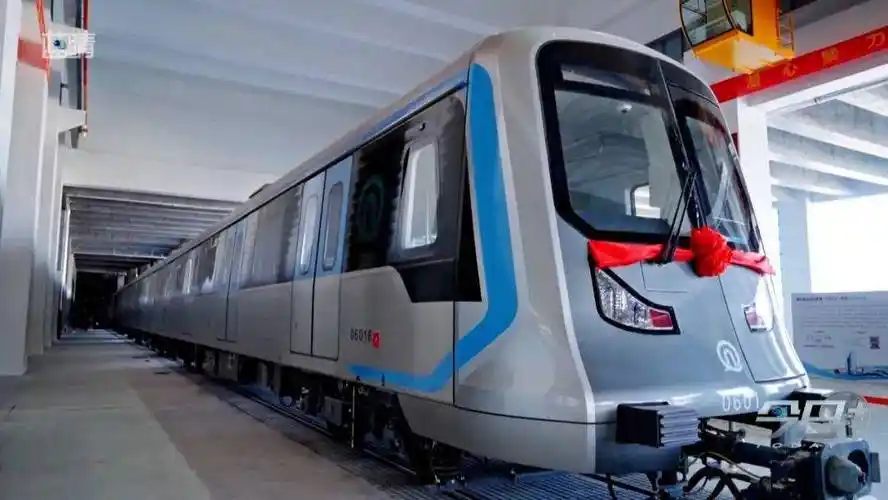 地铁6号线"最聪明"列车亮相_青岛_建设_线路