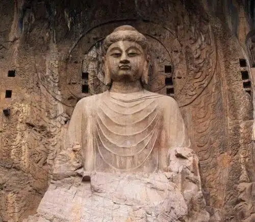 龙门石窟中的最大佛像卢舍那大佛也被称为武则天像