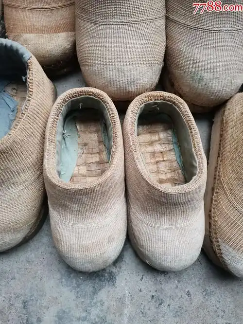 文革时期手工编制草鞋20双鞋底都是木制底都没有破损尺寸大小不一