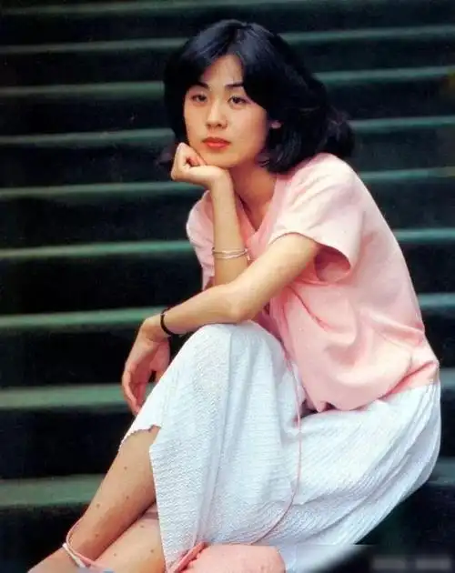 亚视电视剧精武门中的绮翘扮演丛珊韵味十足的气质女神