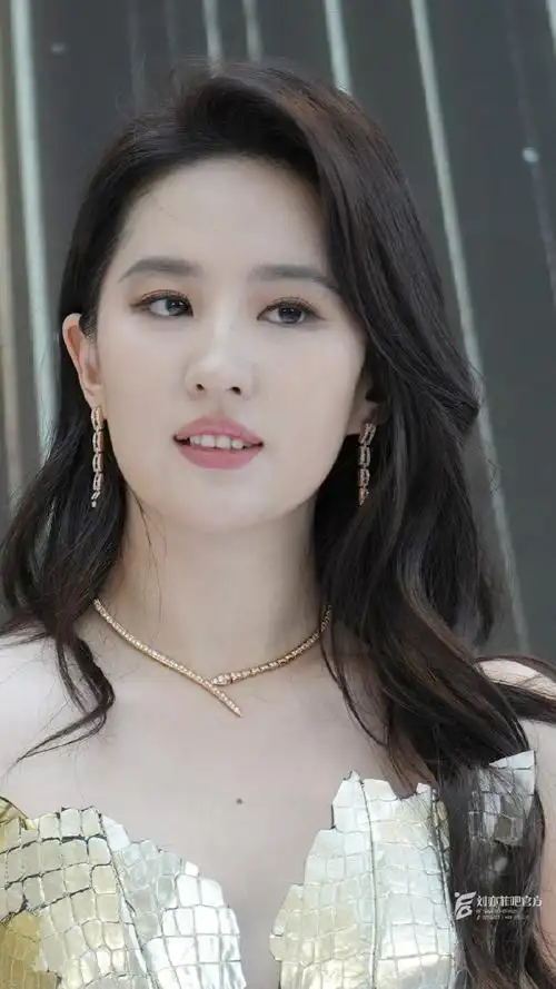 一组特写镜头的生图直出～  ——「刘亦菲资生堂三亚活动 · 菲吧