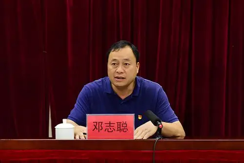 县委副书记,县长邓志聪主持会议三防工作会议现场全面推行河长制会议