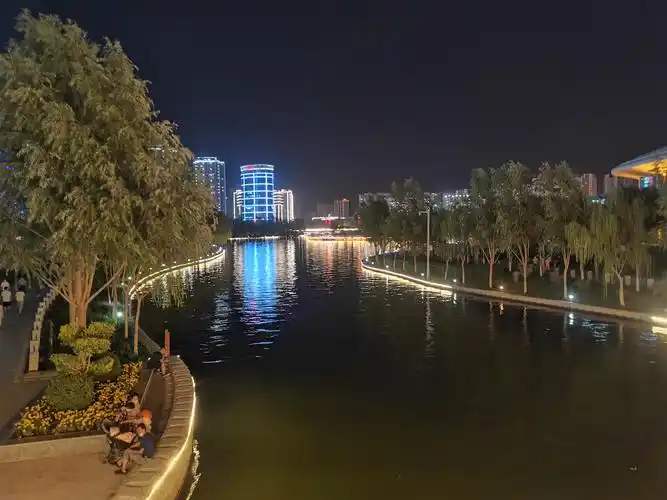 库尔勒天鹅河夜景