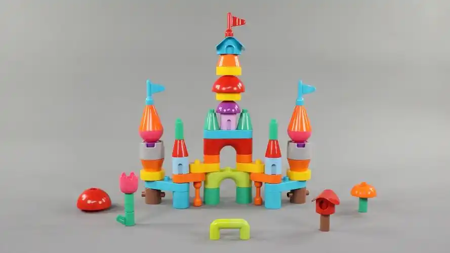 用积木拼搭一座城堡需要多少步?儿童玩具试玩