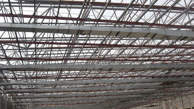 大跨度厂房大开间无柱厂房安装图片-东吴网架