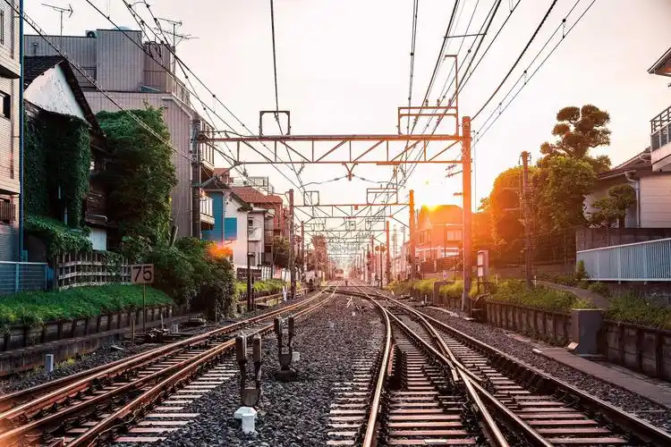《风居住的街道》,可以无限循环而永不厌听,百转千回又荡气回肠