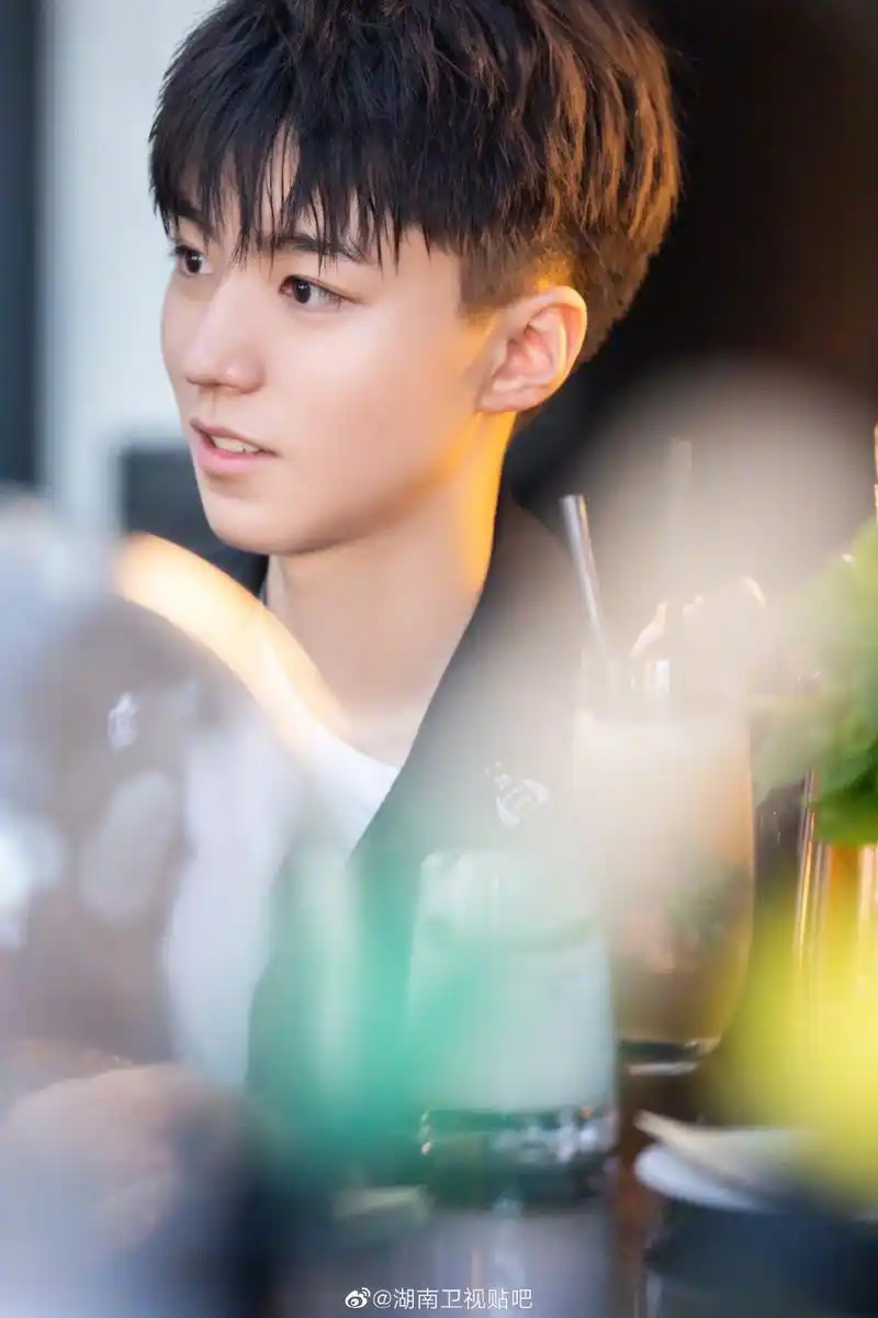 王俊凯神仙美图上线,清爽帅气的凯哥来了