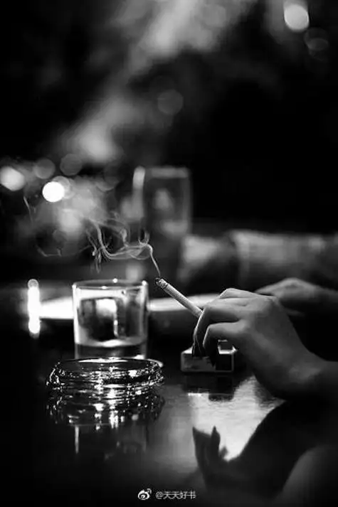 一个人抽烟伤感图片 一个人抽烟伤感图片男动漫