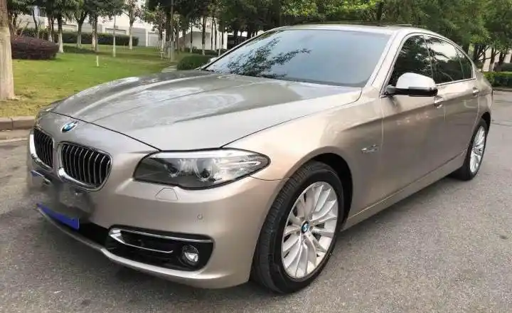 宝马 宝马5系 525li 2.0t 风尚设计套装 香槟色 手自一体