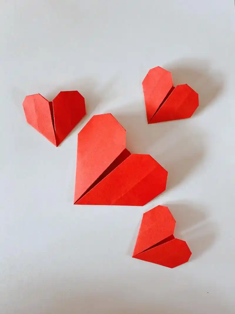 爱心折纸图文教程,简单易学,适用各种节日.#折纸教程 #手工 - 抖音