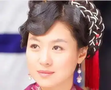 演员沈傲君,结婚前夕男友和别人溜了,转身嫁圈外丈夫