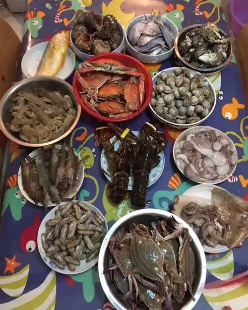 作品 倪妮丫做的自制海鲜大餐 自己去海边买了好多没吃过的海鲜,喜欢