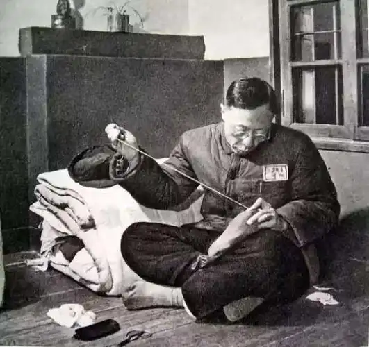 在抚顺战犯管理所改造时的溥仪