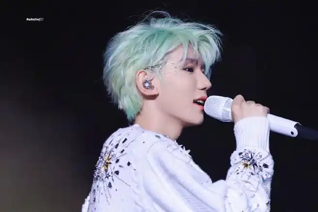 all 站子#王源客厅狂欢巡演##王源流星也为你落下来了巡演舞台