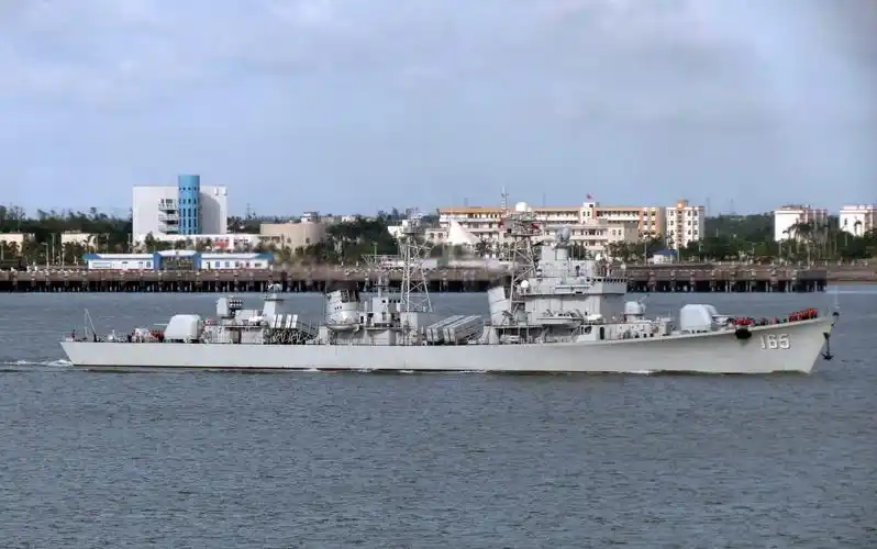 zhanjiang destroyer,舷号:165)是051g型驱逐舰(北约代号:旅大ii级)的