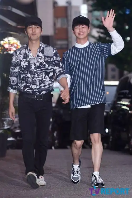 《学校2015》终映会南柱赫帅气出席 陆星材牵手李必模展师生情 【组图