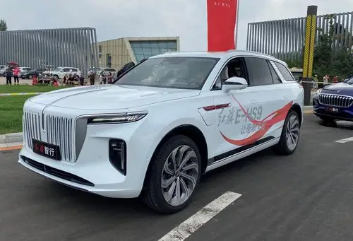 红旗两款高端新车亮相,加长版h9定制化生产销售,汽车行业关注,权威