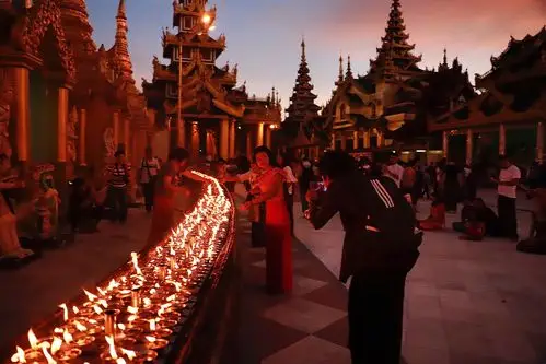 缅甸仰光大金塔的点灯节(一)