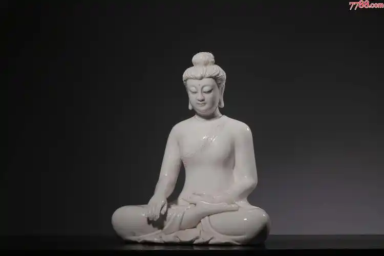 清"何朝宗"款德化白瓷释迦牟尼禅坐像