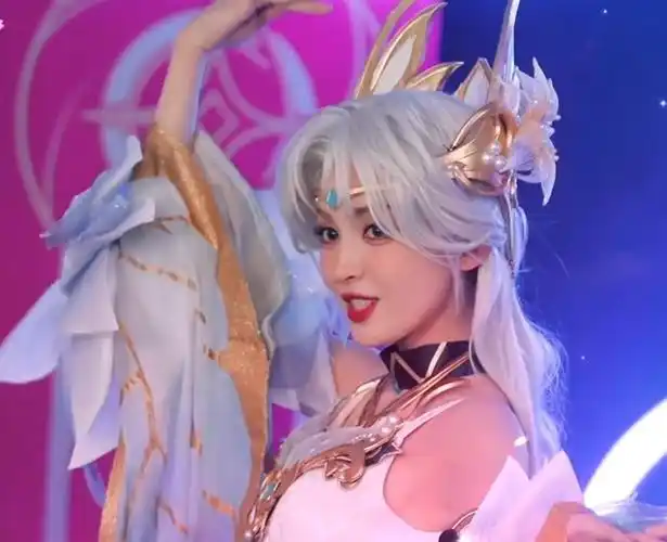 明星版王者cos秀,娜扎的貂蝉太美了,赵丽颖的公孙离很灵气_腾讯新闻