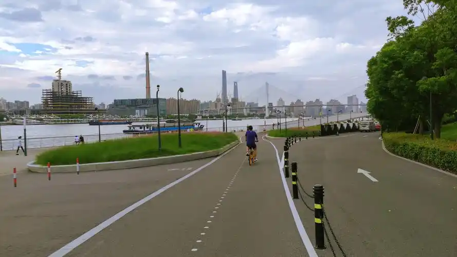 沿江骑行浦东上海没有骑过这条将近十公里的自行车道怎知上海是有多么