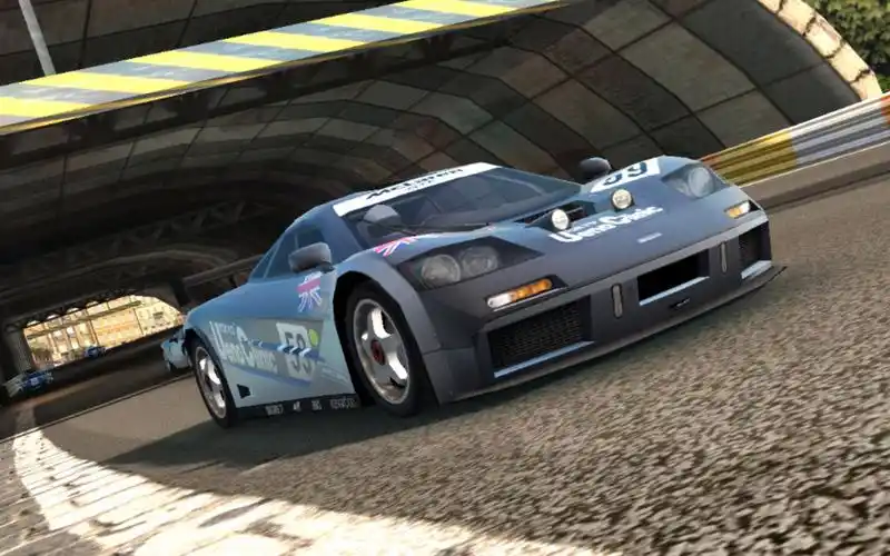 真实赛车2隐藏车迈凯轮f1gtr跑圈