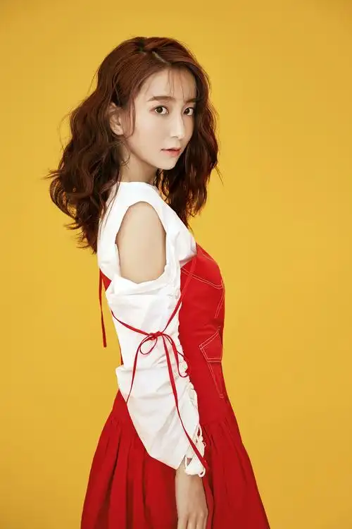 p data-id="gncn40whdj">卢佳,出生于湖南省,中国内地影视女演员