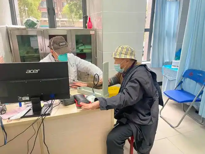 带状疱疹又称缠腰龙,缠腰火龙,蛇盘疮和飞蛇病,每年都有许多急性带状