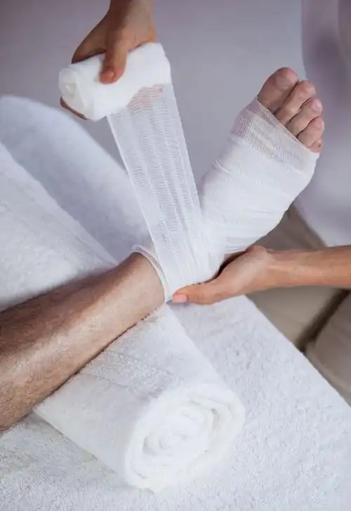 如何更好的使用弹力绷带包扎_踝部扭伤_治疗方法_日常护理_治疗方式