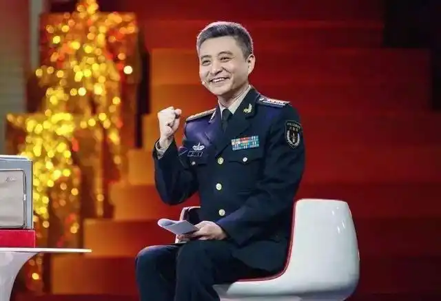 姜昆关门弟子,如今头发灰白主持节目居多|相声|周炜|央视|唐杰忠|姜昆