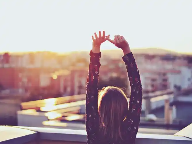 抬头可否望见天堂,背影,阳光,舒缓,唯美,心情每日精品壁纸图片