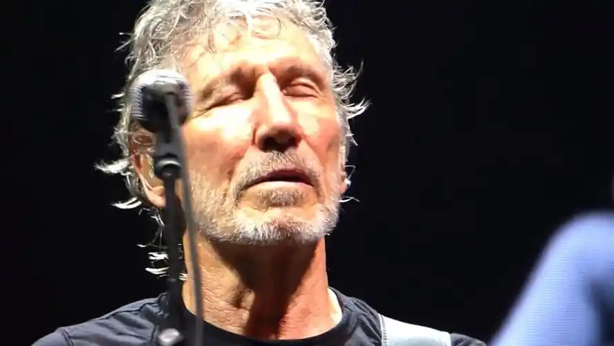 来自 iphone客户端 @摇滚客rocker #经典音乐现场# 水爷(roger waters
