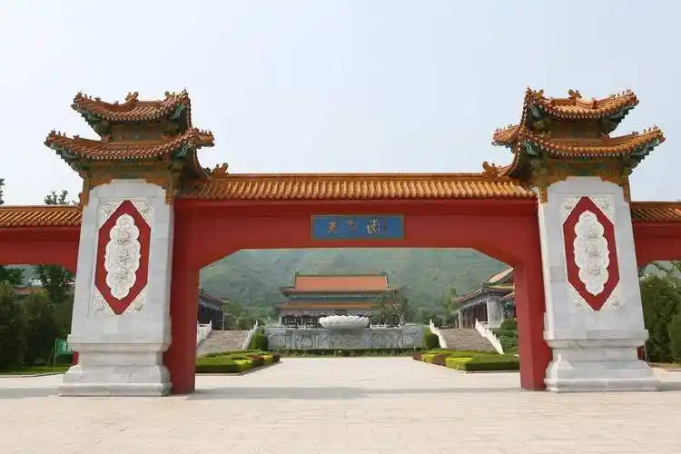 p>北京昌平天寿陵园,占地面积共600余亩,1997年由 a href="#" data