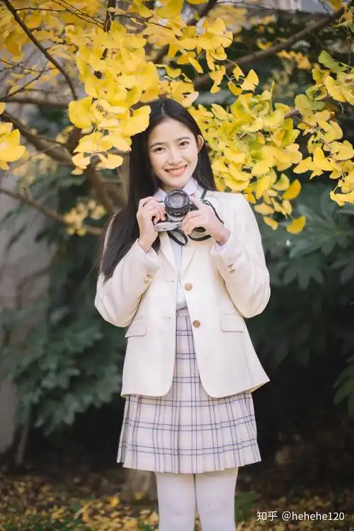秋天女生拍美照8个拍照姿势和技巧学起来拍照既美又自然
