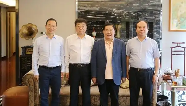 资讯>正文>李兴旺,闫祖书拜会曹德旺先生2020年年底,校党委书记李兴旺