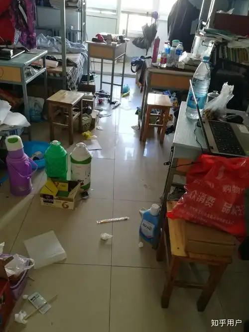男生宿舍可以有多乱