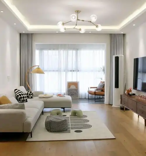 空间延伸优点:【将客厅和阳台打通,不装推拉门的利弊】:今天就来给