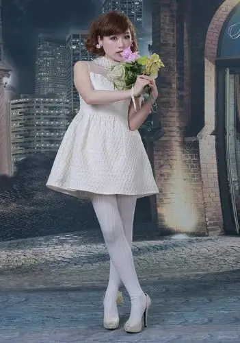 菲儿白裙白袜秀性感