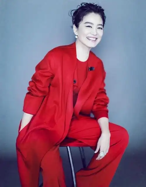 作家林青霞40岁息影57岁出书懂得让自己快乐人生才有圆满