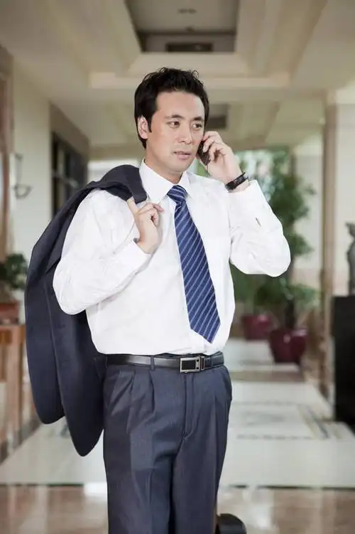 正在办公的商务人士