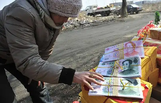 冥币违法高仿人民币无人管 成本5角转手6元(图)