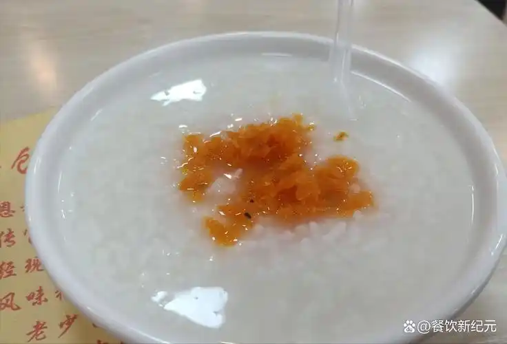 咸菜配稀饭,或者是榨菜配稀饭,是很多上班随便应付早餐最常见的方式