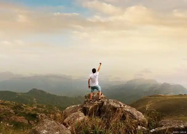 当你站在山顶呐喊的时候