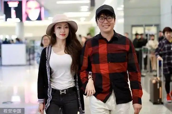 如果说女明星中的针织衫一姐,非吉娜莫属.▼