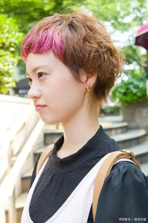 自来卷适合剪短发吗