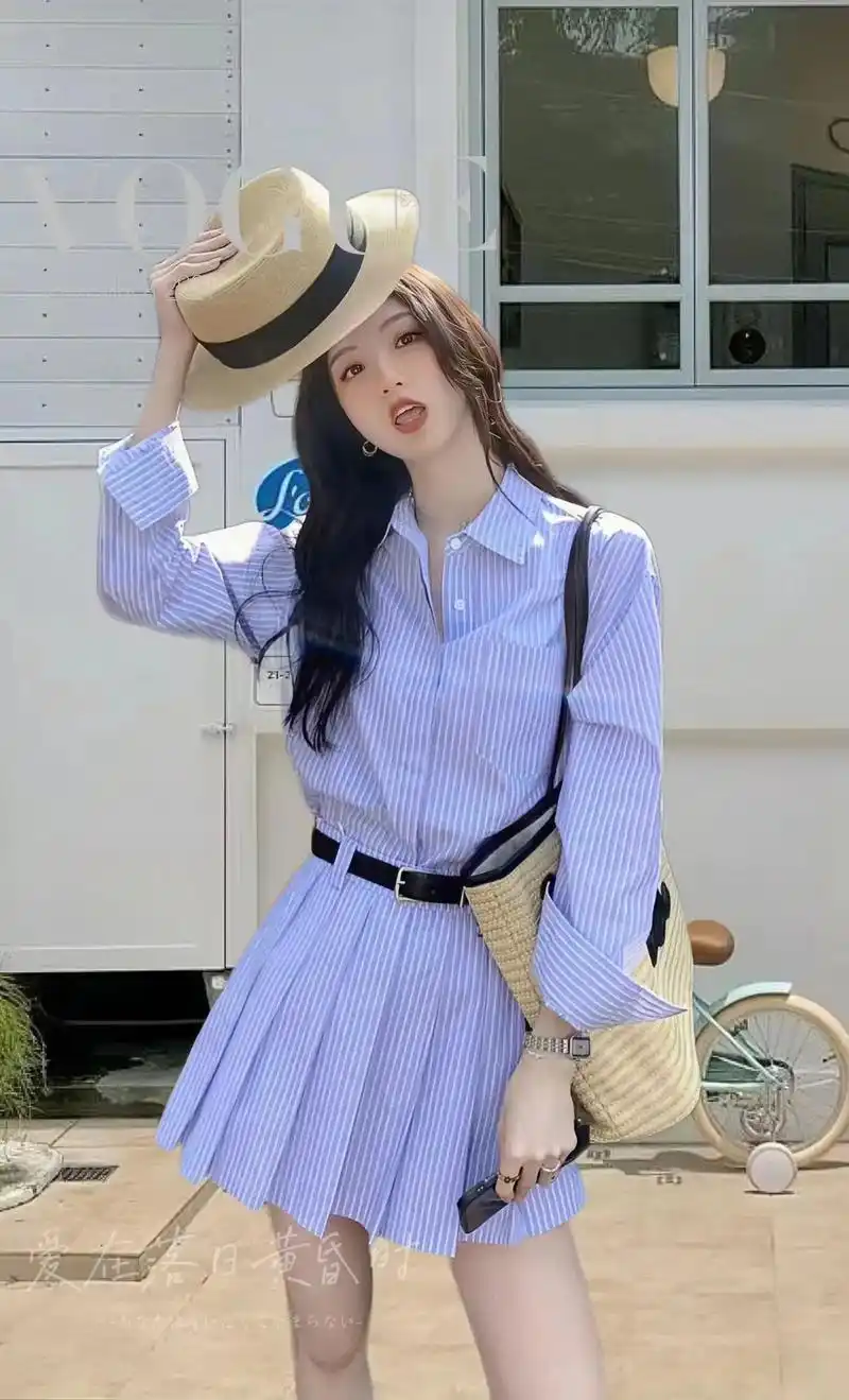 这套蓝色条纹上衣 裙子太好看了吧!姐妹们!早春穿这套条纹衬衫 - 抖音