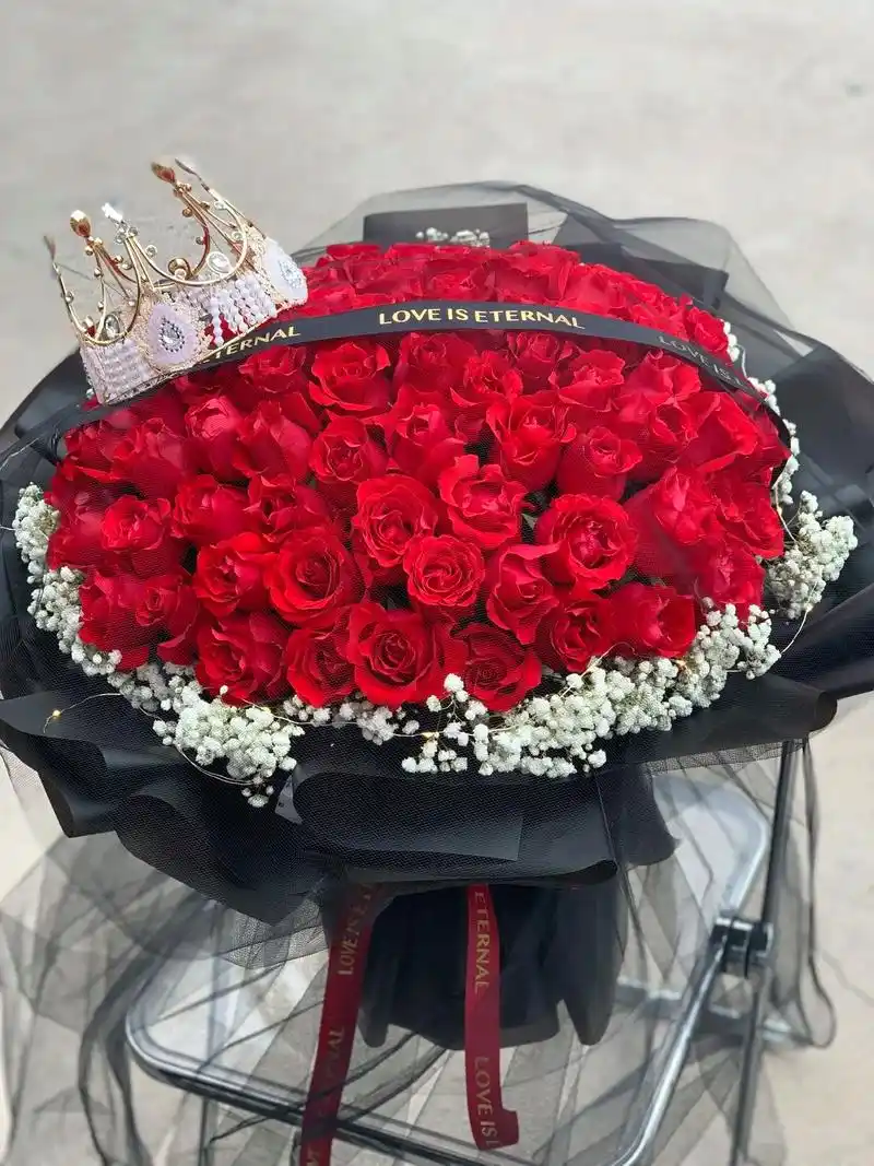 99朵红玫瑰爱你久久#一束花的仪式感 #每一个幸福瞬间都值得 - 抖音