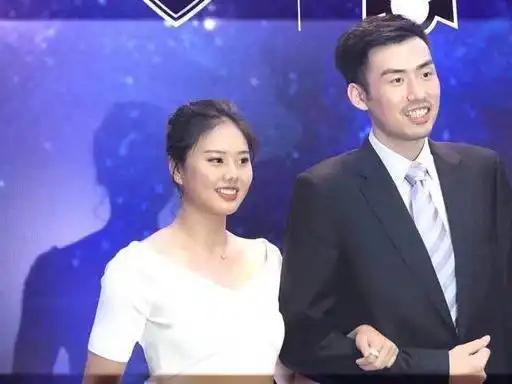 原创女排龚翔宇礼服照身材凹凸有型双腿笔直修长有种贵妇范